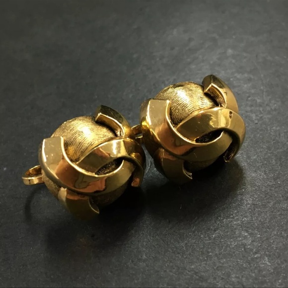AUTH Chanel Vintage CC Logo Gold Earrings - Picture 5 of 7